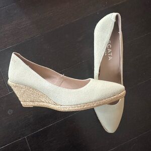 Brand new Viscata Barcelona Cream Wedge Espadrilles